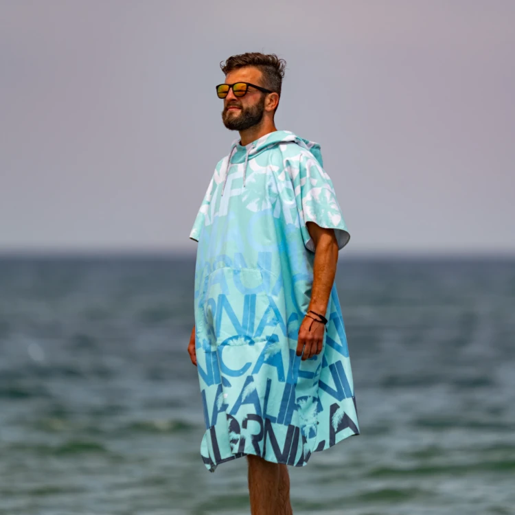 ponczo na plażę szybkoschnące z mikrofibry miętowe seledynowe szlafrok ręcznik z kapturem  przebieralnia changing robe quickdrying hooded towel poncho