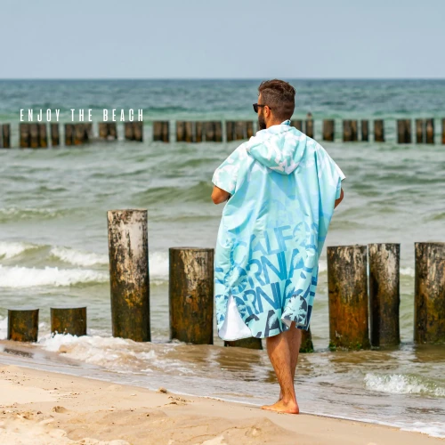 ponczo na plażę szybkoschnące z mikrofibry miętowe seledynowe szlafrok ręcznik z kapturem  przebieralnia changing robe quickdrying hooded towel poncho