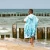 ponczo na plażę szybkoschnące z mikrofibry miętowe seledynowe szlafrok ręcznik z kapturem  przebieralnia changing robe quickdrying hooded towel poncho