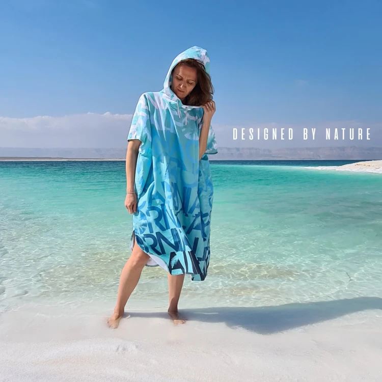 ponczo na plażę szybkoschnące z mikrofibry miętowe seledynowe szlafrok ręcznik z kapturem  przebieralnia changing robe quickdrying hooded towel poncho